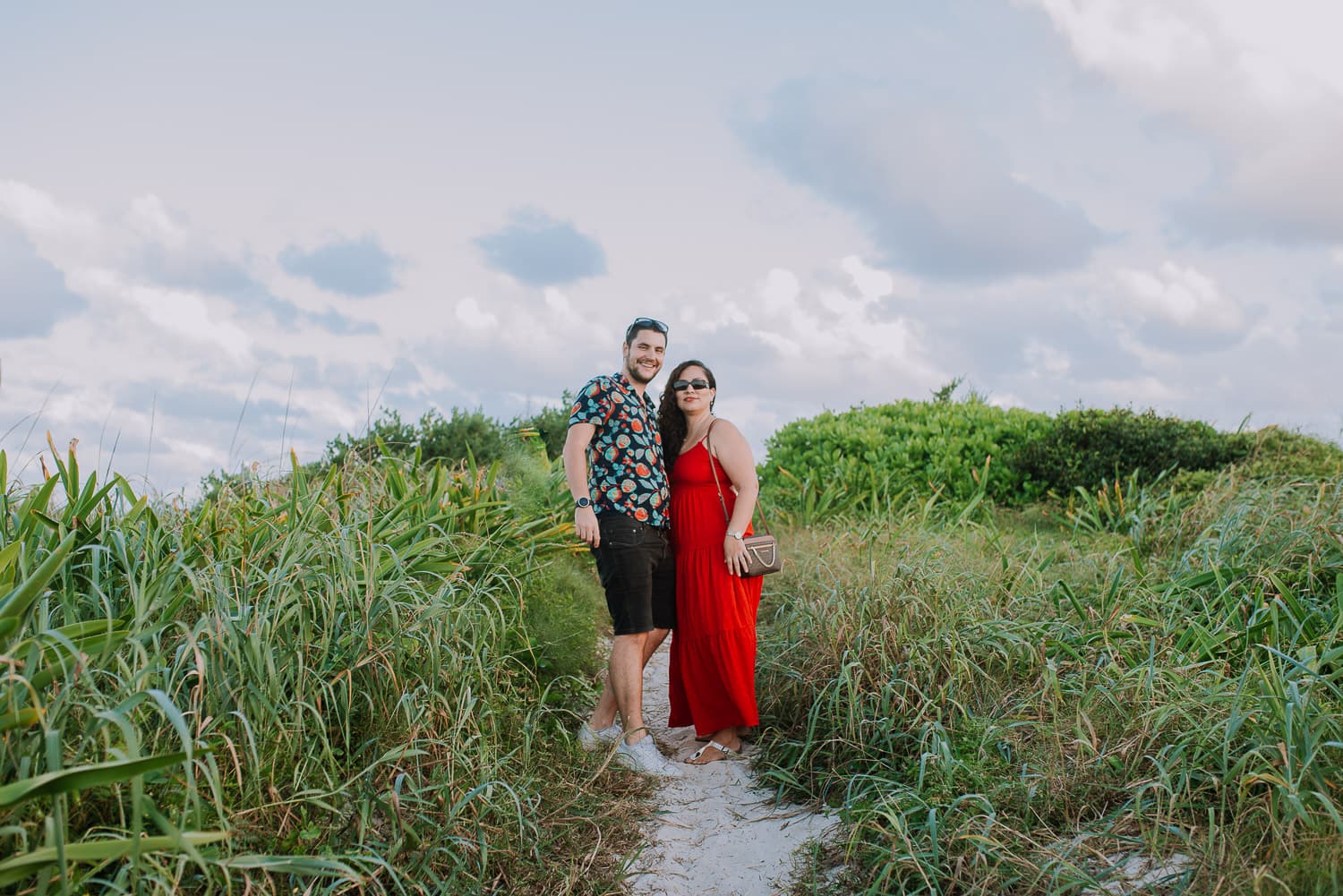 Fotografía de save the date en Cancun por fotógrafo de bodas destino en México